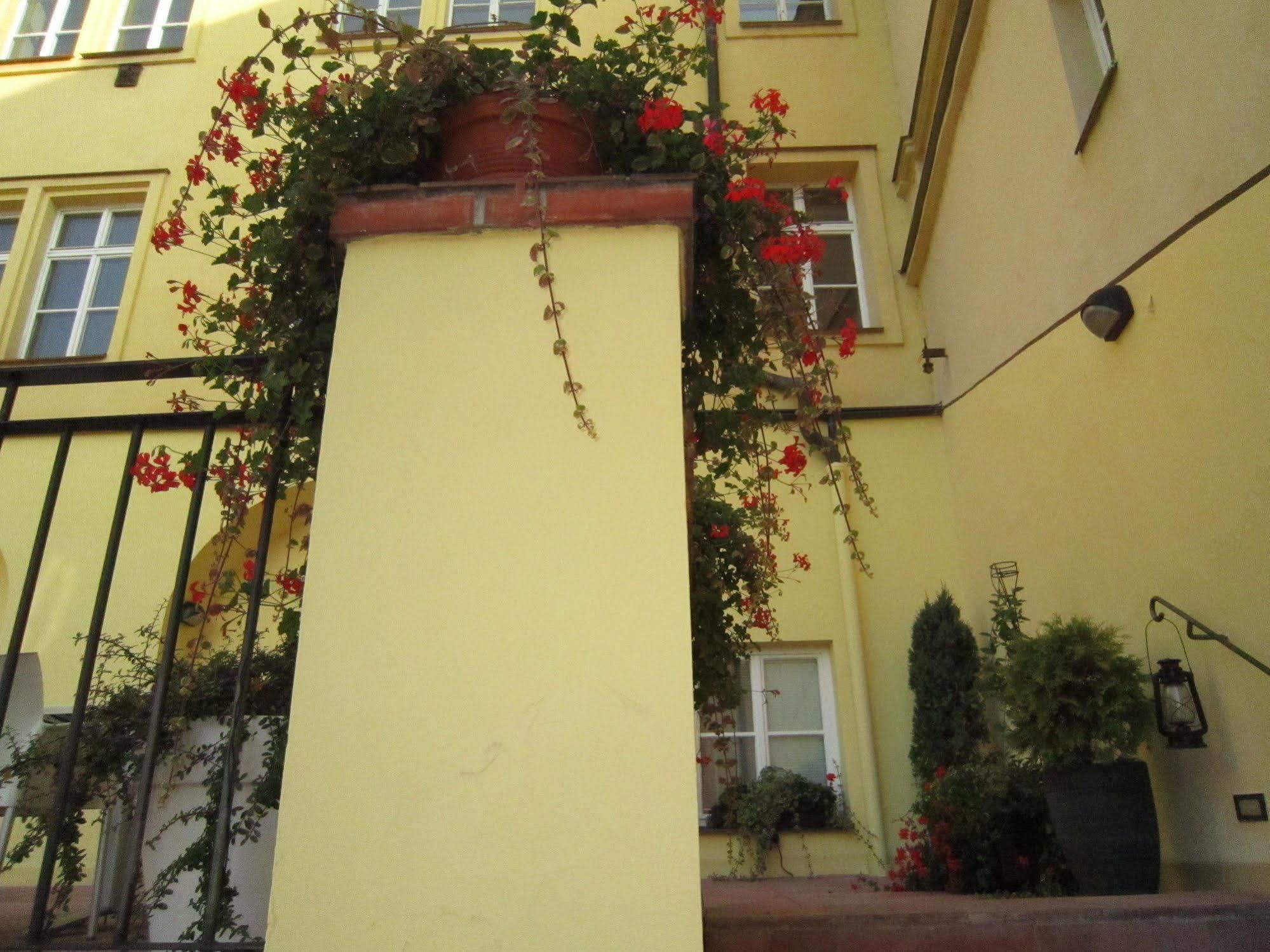 Domus Henrici Hotel Prague Ngoại thất bức ảnh